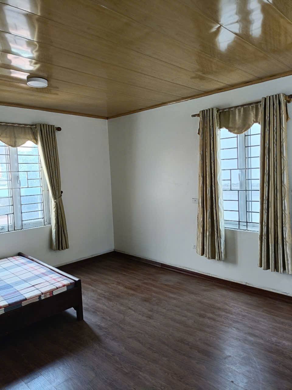 cần bán nhà cấp 4 lô góc 31.2 m tại đông mỹ thanh trì hà nội giá hơn 2 tỷ  , lh 0975803080